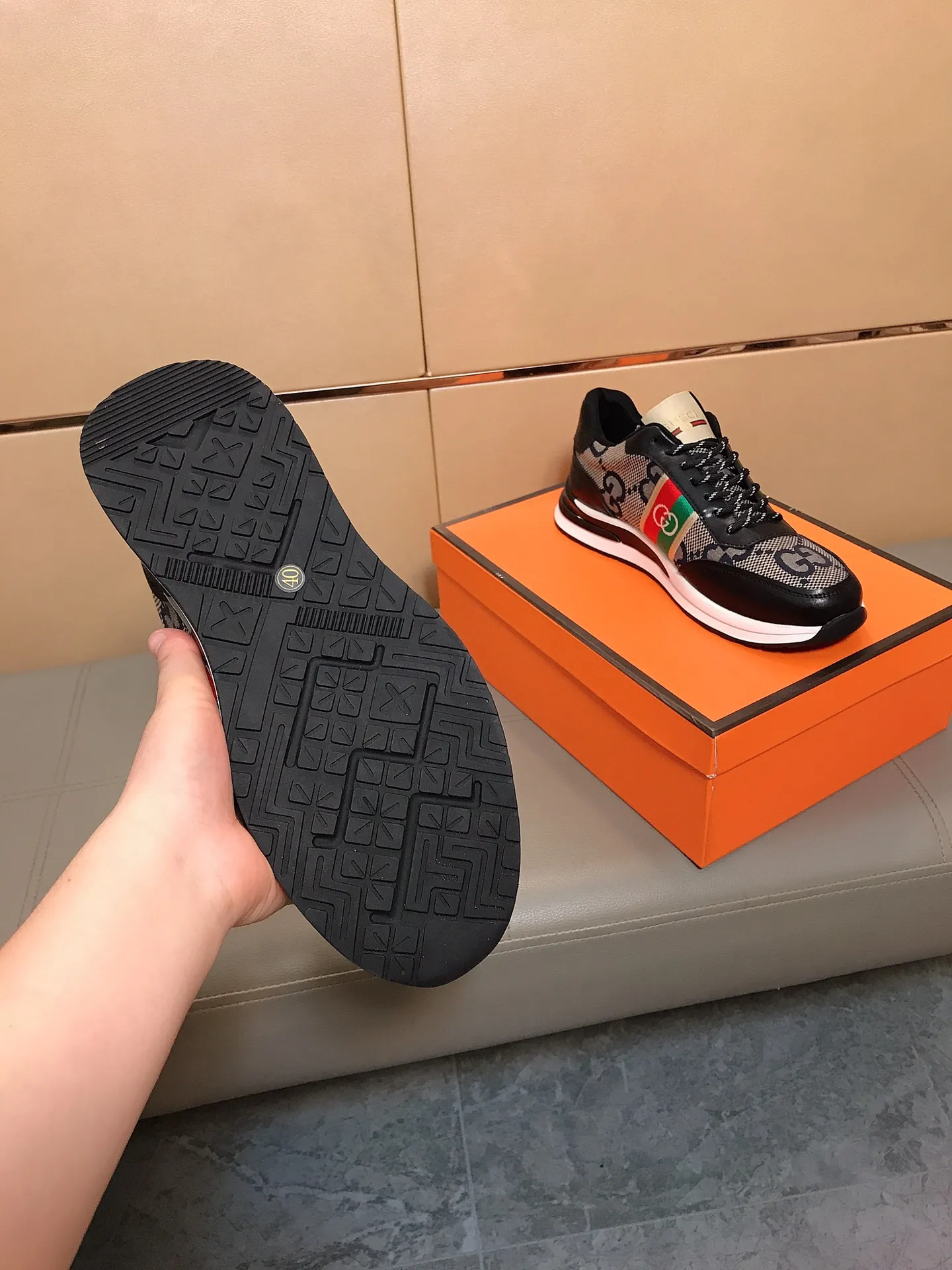 Factory price 400 👟👟💥[GUCCI] Gucci men’s casual shoes are absolutely popular 🔥The ultimate matching item for trendy men! Irresistible charm of super texture, the main recommendation, the upper is made of high-quality cowhide + brand printed fabric, sheepskin lining + feet, wear-resistant rubber sole, noble and elegant! Extremely comfortable🎁🎁You can be as handsome as you want💪 Size: 38-44!